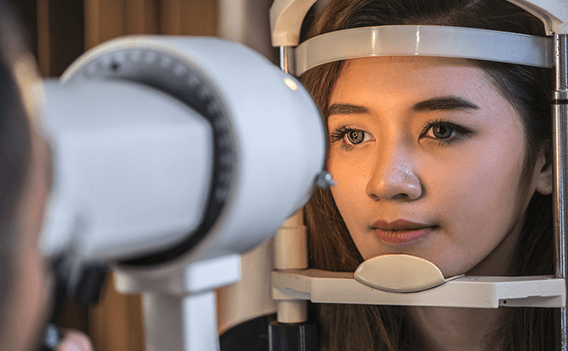 Glaucoma Treatment at Eye-Q Hospital Doctor performing Glaucoma Treatment at Eye-Q speciality eye clinic